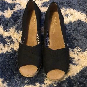 NWOT Toms Wedges
